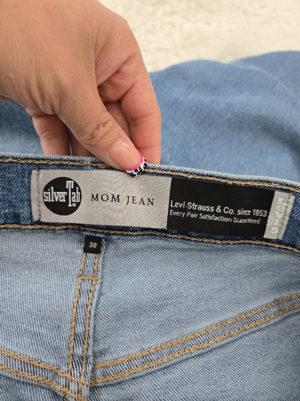 Levi's SilverTab High-Waisted Mom Jeans. Size 30. - Picture 9 of 9